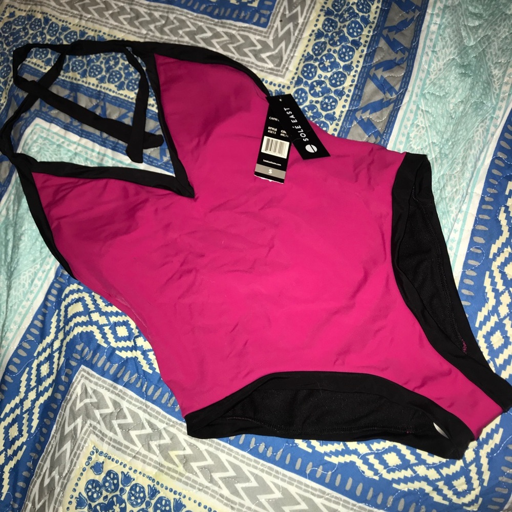 One Piece Bathing Suit 👙 - Picture 2 of 4